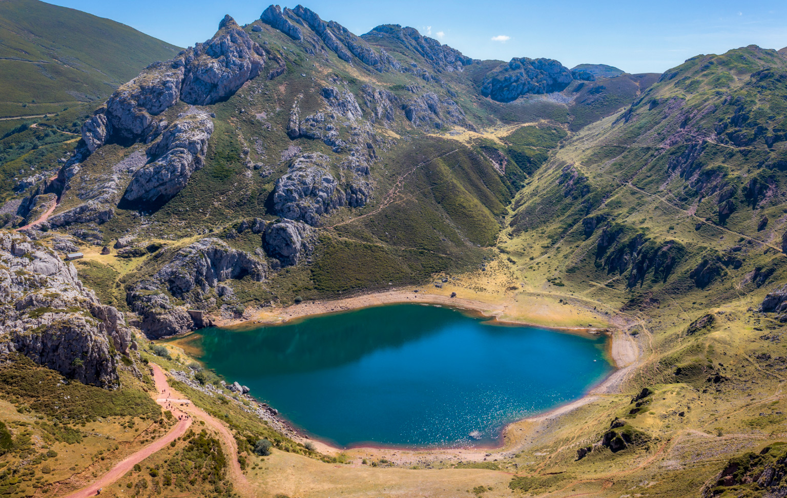 Rutas refrescantes para escapar del calor este verano